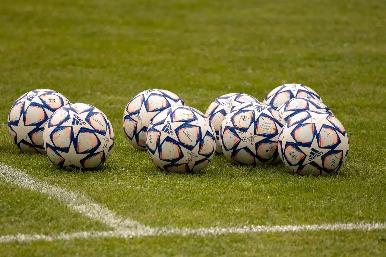 Bundesliga runde 15: LASK overbeviser, sene afgørelser i Ried og Graz, mens Altach holder Salzburg stangen