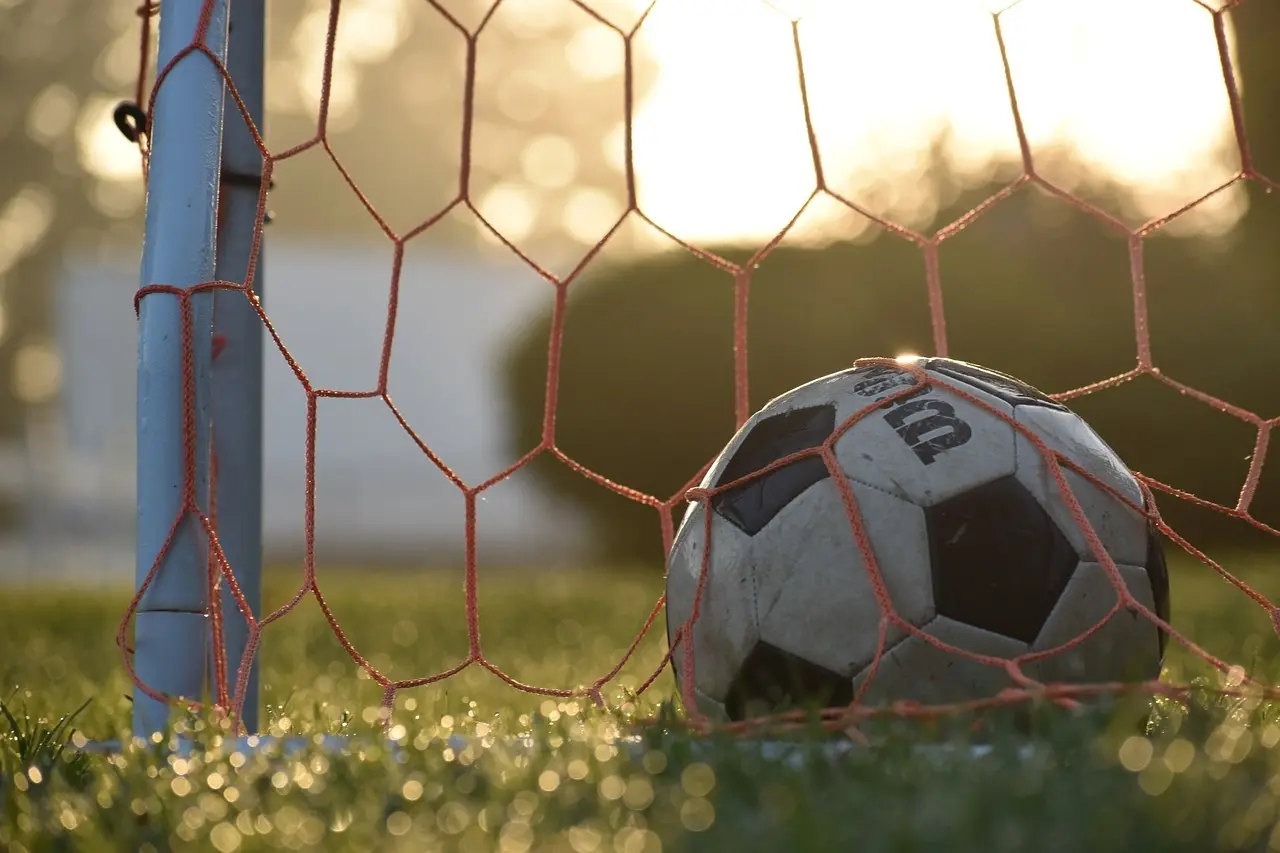 Sene afgørelser, udvisninger og vilde vendinger: 2. Liga 25/26 – runde 3 i fuldt fokus