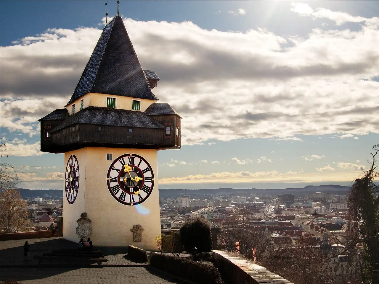 Guide: Sådan rejser du billigt til udekamp i Graz
