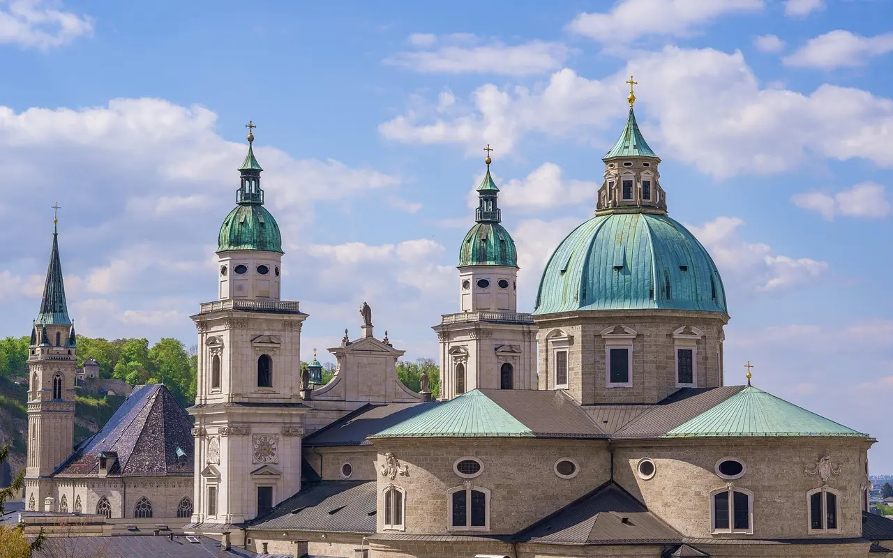 Hvordan er vejret i Salzburg i oktober måned?