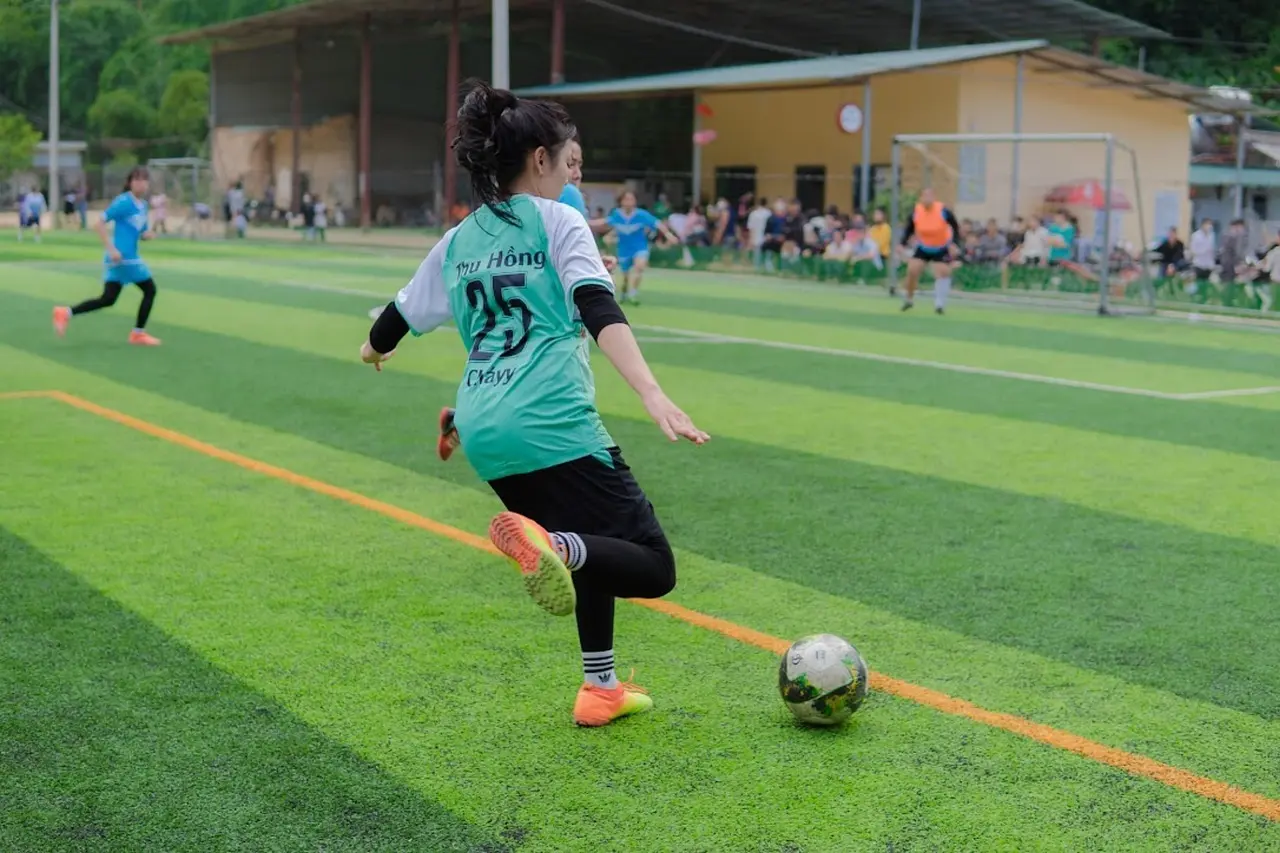 Regionalliga Mitte 2025/26 – runde 3 bød på sene udligninger, hattrick og tætte opgør