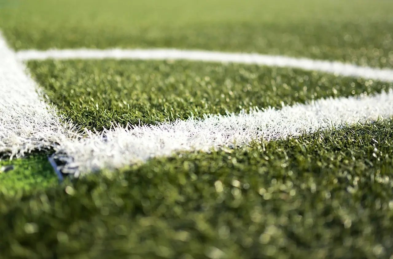 Storsejre, sikre afslutninger og en del straffespark: Regionalliga West runde 5 samlet af østrigskfodbold.dk